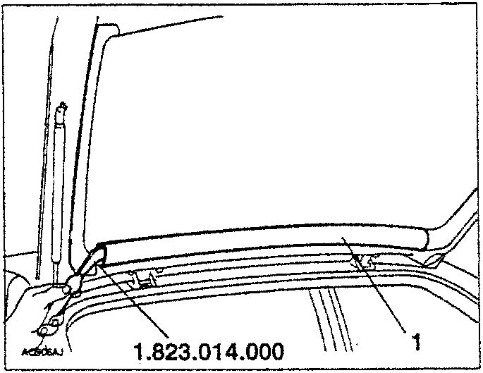 Diagram showing removal of upper tailgate trim using tool 1.823.014.000