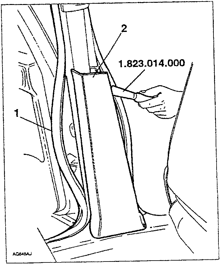 Diagram showing hand using tool 1.823.014.000 to prise a pillar cover towards the inside of the car.
