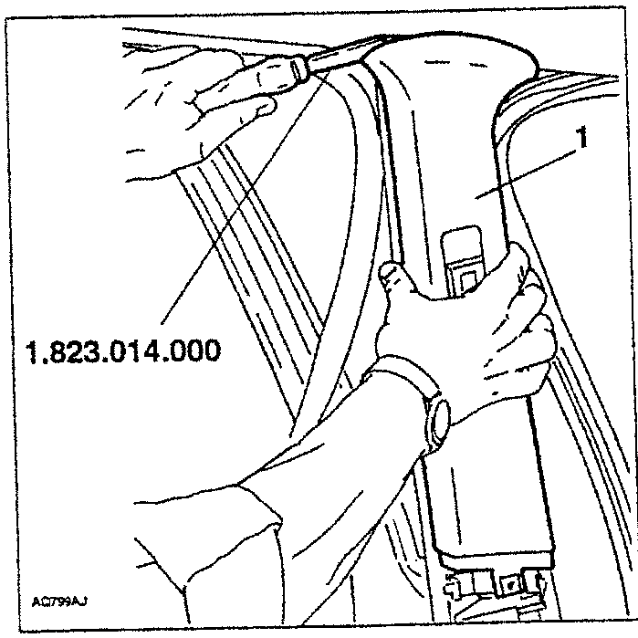 Prising off the upper pillar cover with tool 1.823.014.000