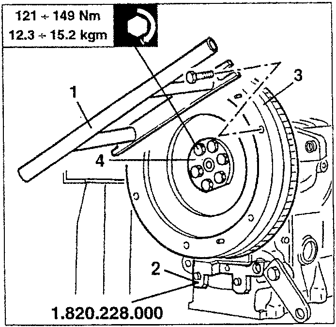 Flywheel removal with tool 1.820.228.000