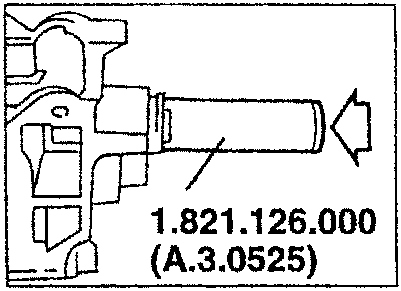 Diagram showing tool 1.821.126.000 (A.3.0525) for inserting a new oil ring.