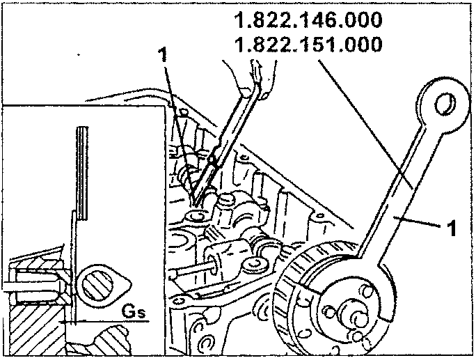 Camshaft turning with tools 1.822.146.000 and 1.822.151.000, showing clearance measurement