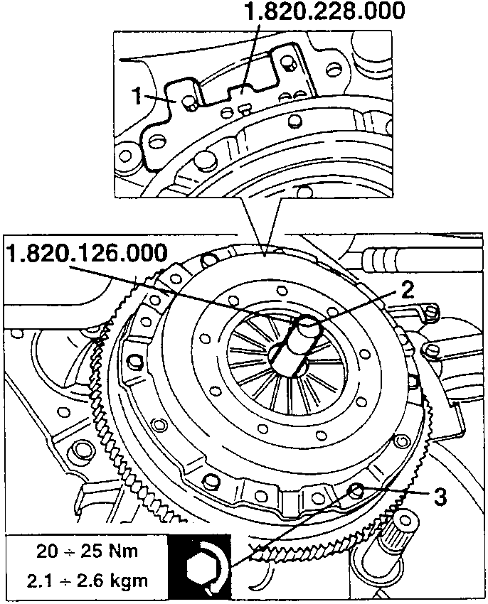Clutch plate and pressure plate assembly with tools 1.820.228.000 and 1.820.126.000 installed, torque values 20 ÷ 25 Nm (2.1 ÷ 2.6 kgm) shown