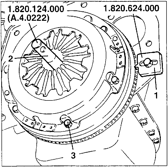 Flywheel stopper tool 1.820.624.000 and tool 1.820.124.000 (A.4.0222) fitted to the clutch plate hub and pressure plate
