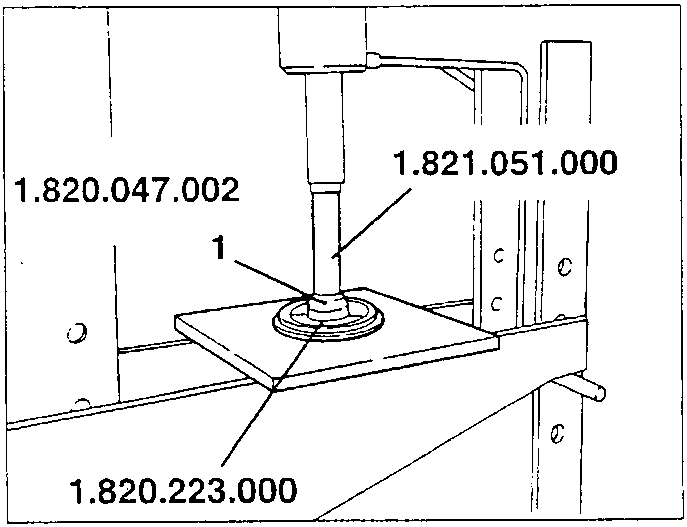 Diagram showing press setup with plate 1.820.047.002, half rings 1.820.223.000, and puller tool 1.821.051.000 for bearing removal.