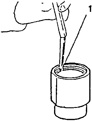 Hand using a tool to measure the gap 'L' in a piston ring groove, labeled with '1' pointing to the tool.