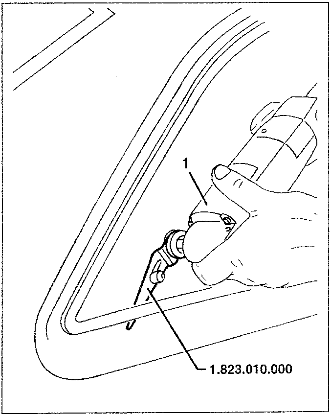 Illustration showing removal of the outer profile of the seal using an electric cutter with blade 1.823.010.000