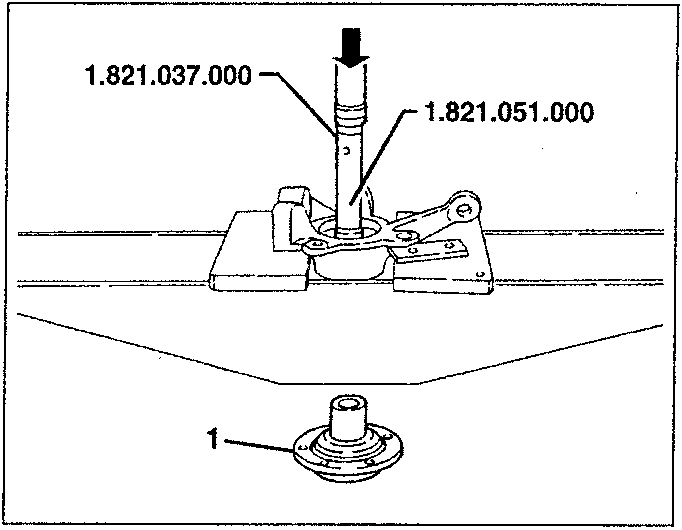 Wheel hub being withdrawn from the upright using puller tools 1.821.037.000 and 1.821.051.000