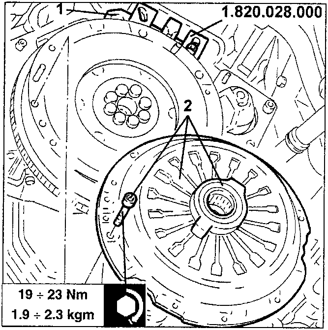 Flywheel retainer tool 1.820.028.000 fitted, showing torque values 19 ÷ 23 Nm and 1.9 ÷ 2.3 kgm