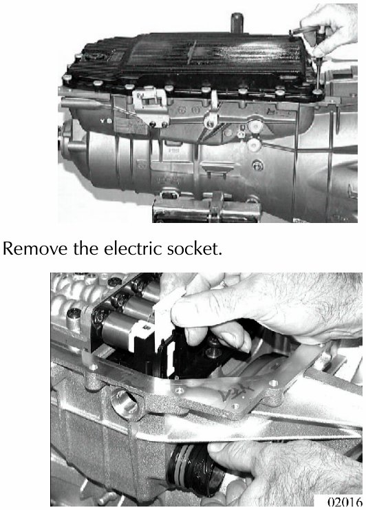 Photo showing the removal of the electric socket from the Mechatronik unit