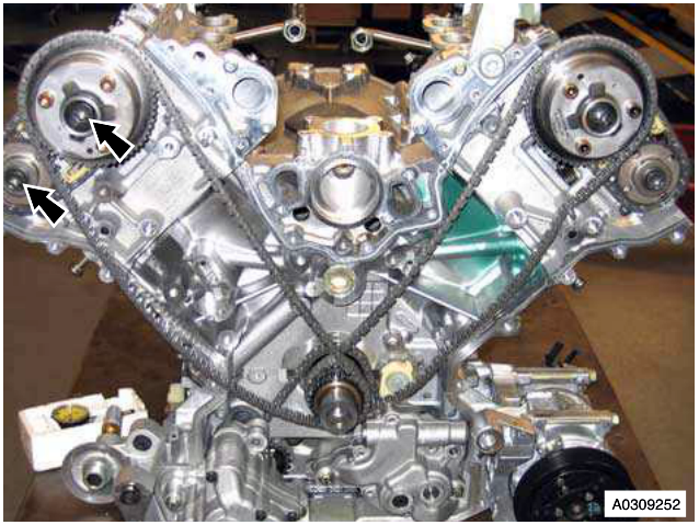 Engine with timing chain and sprockets