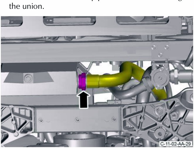 Bottom oil pipe connected to oil tank