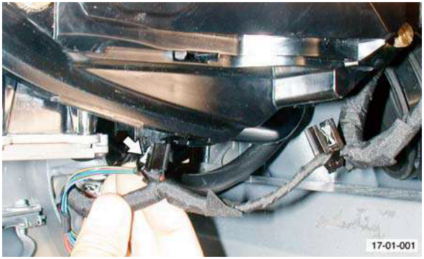 Disconnecting headlamp multiplug