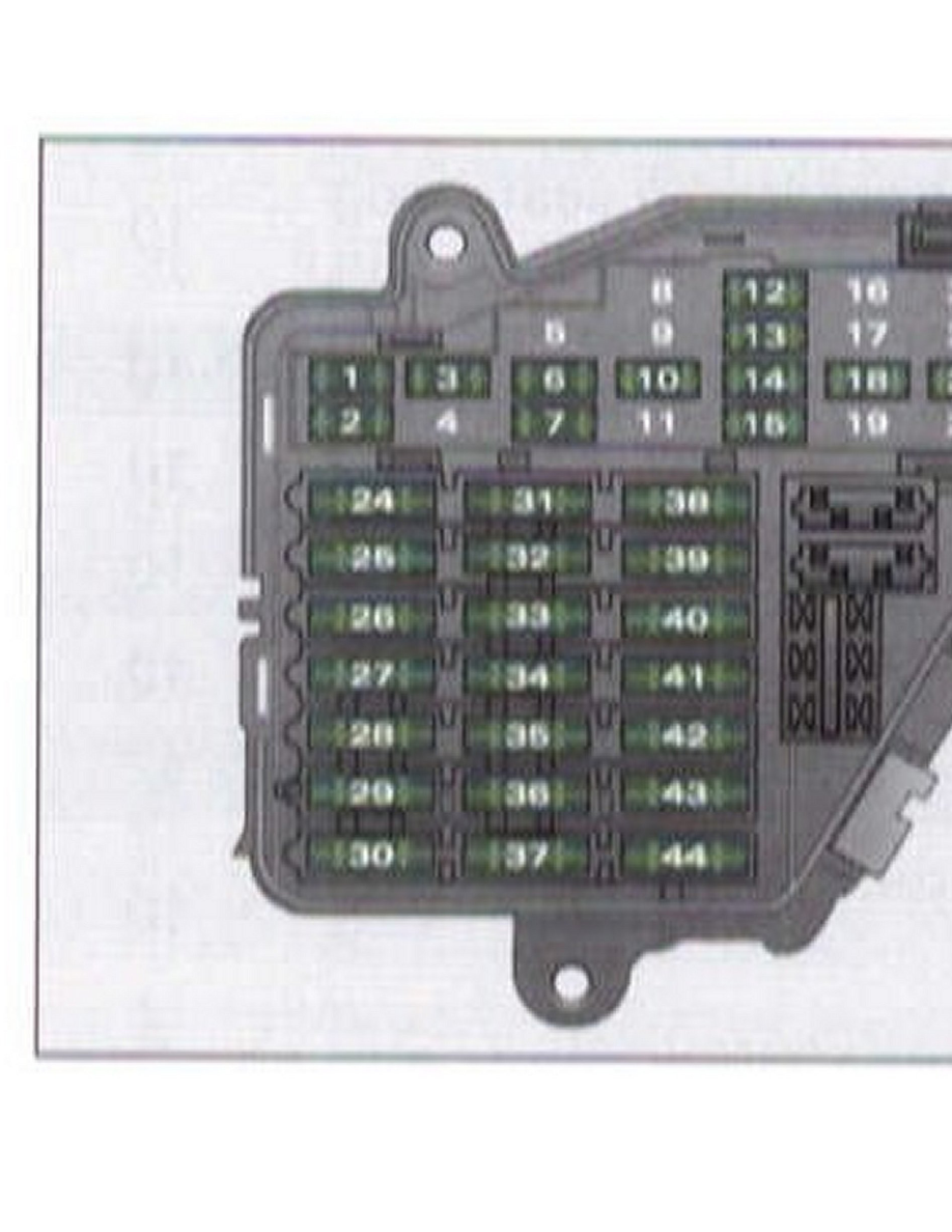 Предохранители ауди б6. Блок предохранителей Ауди а6 с6. Предохранители Audi a6 c6 2010 год. Предохранители Ауди а6 с5 2.7. Предохранитель ближнего света Ауди а6 с4.