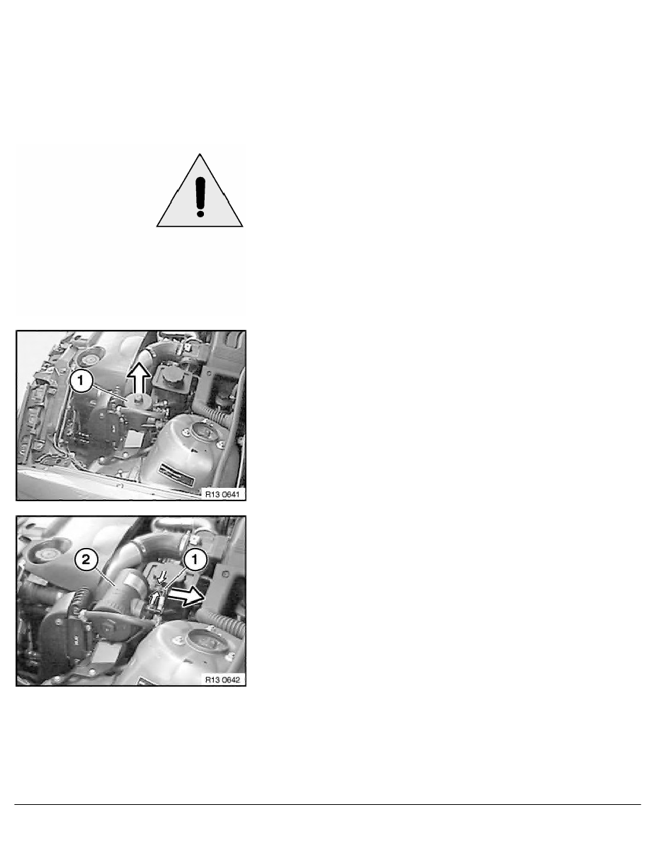 2 Repair Instructions > 13 Fuel System (M47) > 31 Fuel Pump With Drive And  Line > 1 RA Checking Fuel Delivery Pressure (M47)