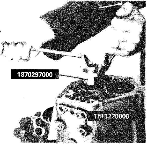 Hands using tool 1870297000 to remove a circlip from the gearbox assembly, part number 1811220000 visible on the casing.