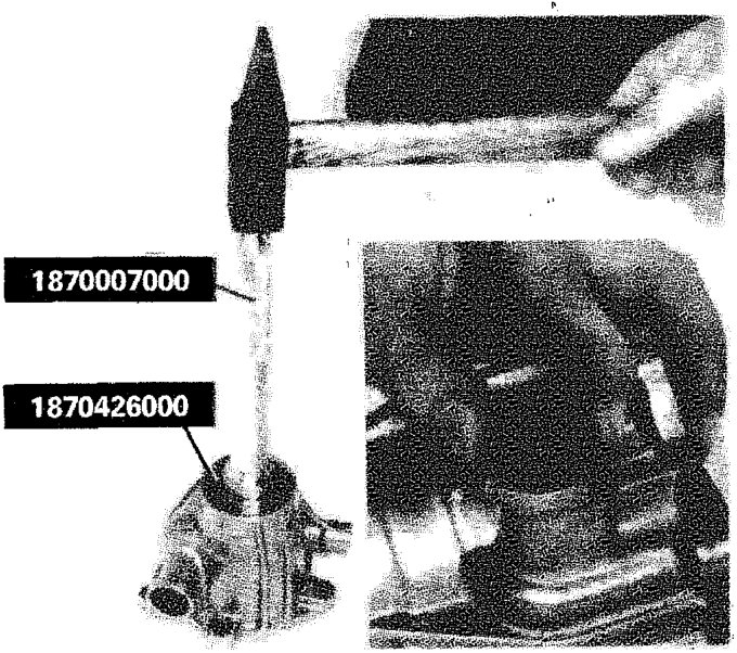 Tool 1870007000 (hammer) being used to drive part 1870426000 (seal) into position; inset shows the installed seal on the lever spindle