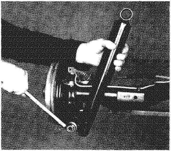 Removing-refitting shock absorber assembly