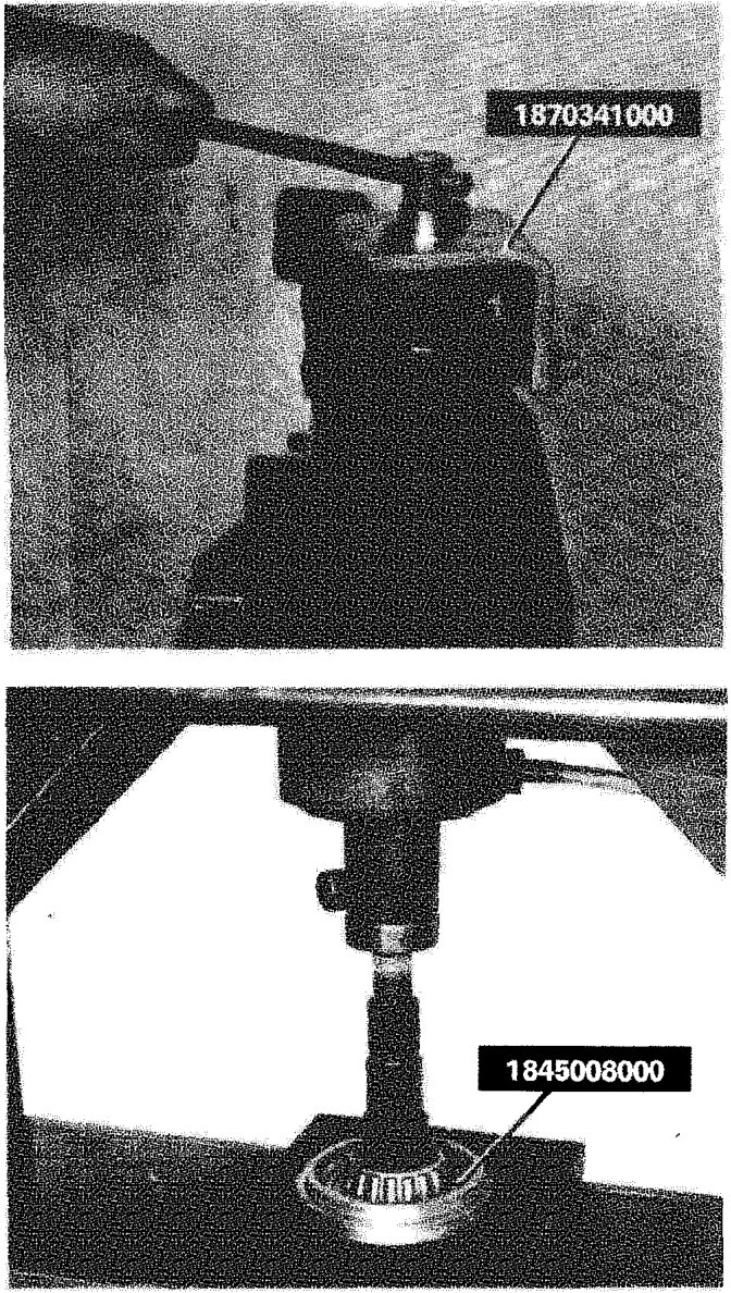 Removing nut fixing sleeve to bevel pinion using tool 1870341000