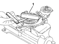 Engine oil pump, removed - check at bench