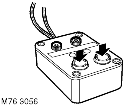 Connect tool SMD 4082/1 to battery.
