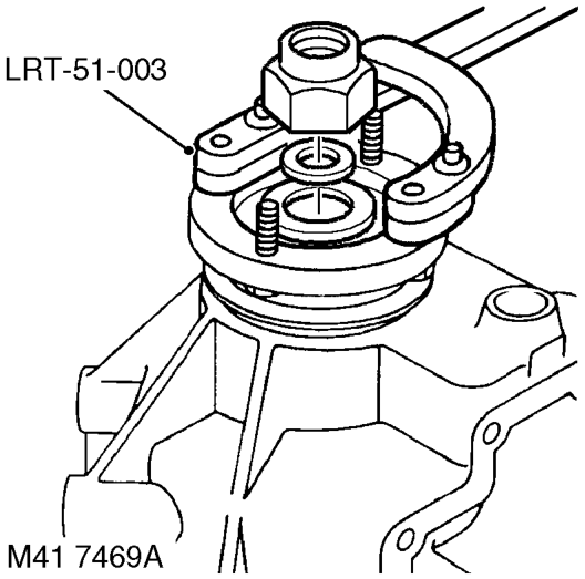 Operate differential lock selector lever and check that detent ball can be felt to positiv