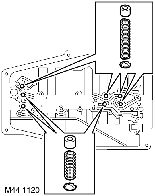 Seal - valve body – Fit new seals using tool LRT-44-005, ensure seals are fully seated.