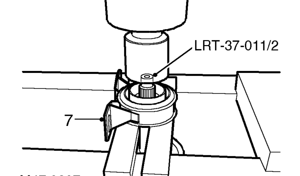 Viscous coupling assembly – Note the orientation of the support bearings on the viscous coupling unit.