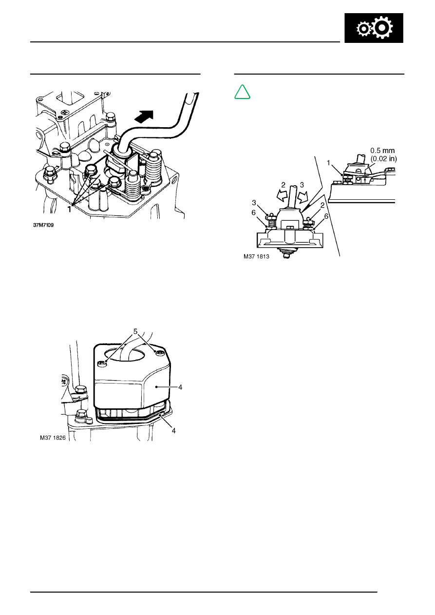 MANUAL GEARBOX > OVERHAUL > Bias spring adjustment - Type C gearbox