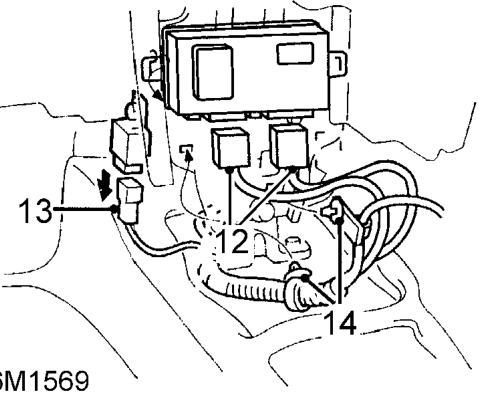 Disconnect fascia centre vent cable from heater.