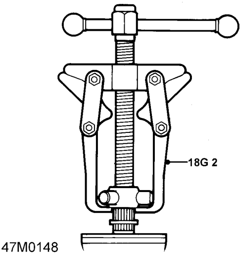 Drive shaft inner joint - ’d’ series – Remove circlip retaining spider to shaft.
