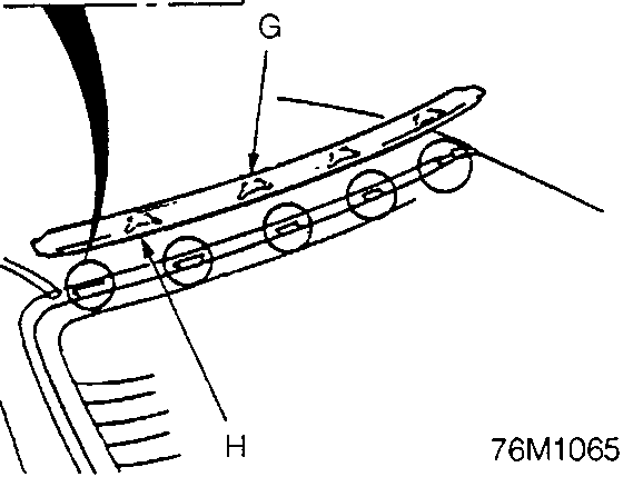 Diagram showing upper moulding, joint moulding, and upper clip arrangement