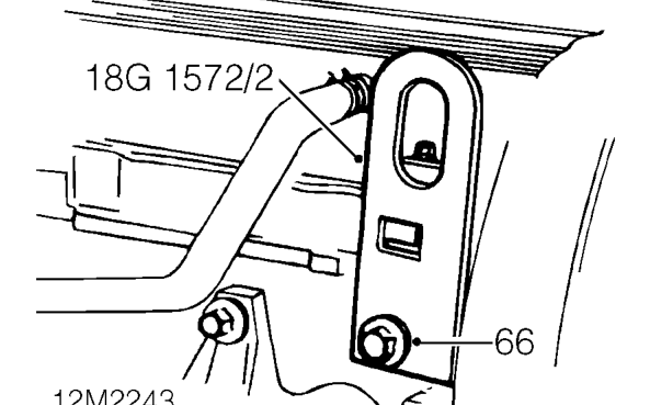 Fit engine lifting bracket tool 18G 1572/1 to cylinder head. Fit bolts and tighten to 9 Nm