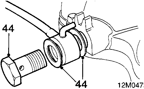 Diagram showing banjo bolt and sealing washers connecting brake servo hose to manifold, callouts 44