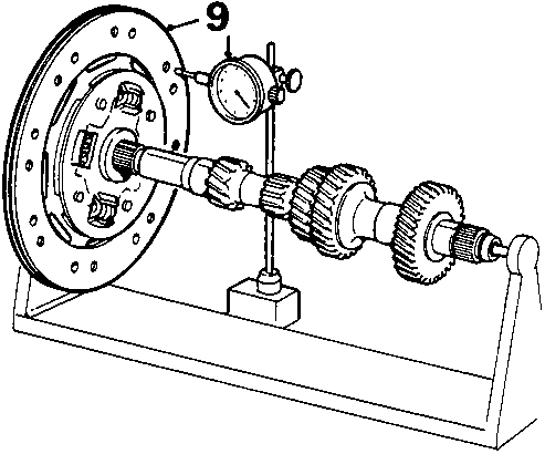 Diagram showing clutch plate thickness measurement points labeled 8 and 7, with figure code 33M 0005