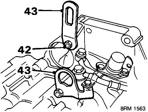 Diagram showing lifting brackets (42, 43) attached to the gearbox and starter motor flange