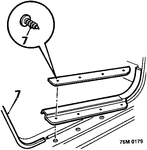 Diagram showing fixing screws (7) on the tread plate and lower half of the 'B' post