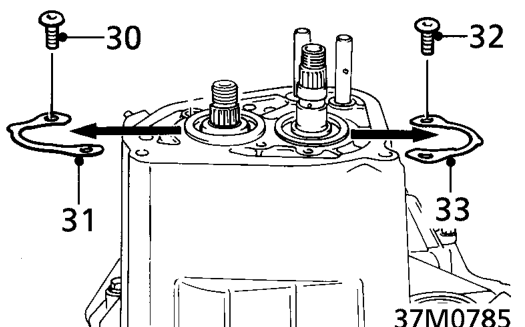 Using tool 18G705 and adaptor tool 18G705-8, remove 5th speed gear from input shaft.