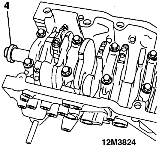 Tighten: – Install the connecting rod end cap, equipped with a new bearing half which you have oiled.